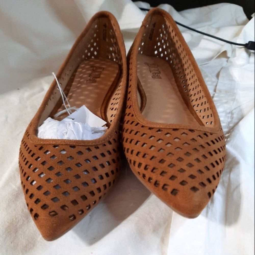 Brash brown leather Flats Women’s size 10 cut lattice design NWT - Picture 2 of 5